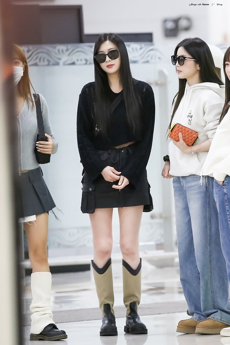 H940210's tweet photo. 230320 김포공항 하영
@apinkohy #Apink #에이핑크 #하영 #오하영 #hayoung @Apink_2011
https://t.co/UWoJgi52Om https://t.co/EwThlMgpYq