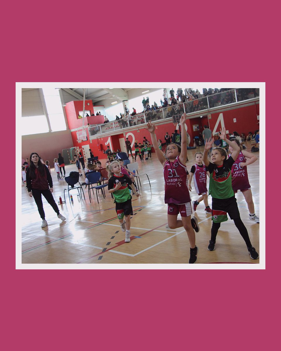 LABORALkutxa's tweet photo. 🏀 Giro ederraz gozatu genuen #BerangokoHontzuriak Topaketan. Bertan, #LABORALKutxa Gernika Saski Eskolak, 3. taldearekin parte hartu zuen. 🏀
@GKesb
#GernikaKESB #KESB #Gernika #Lointek #LointekGernika https://t.co/y5DE1JI8rE