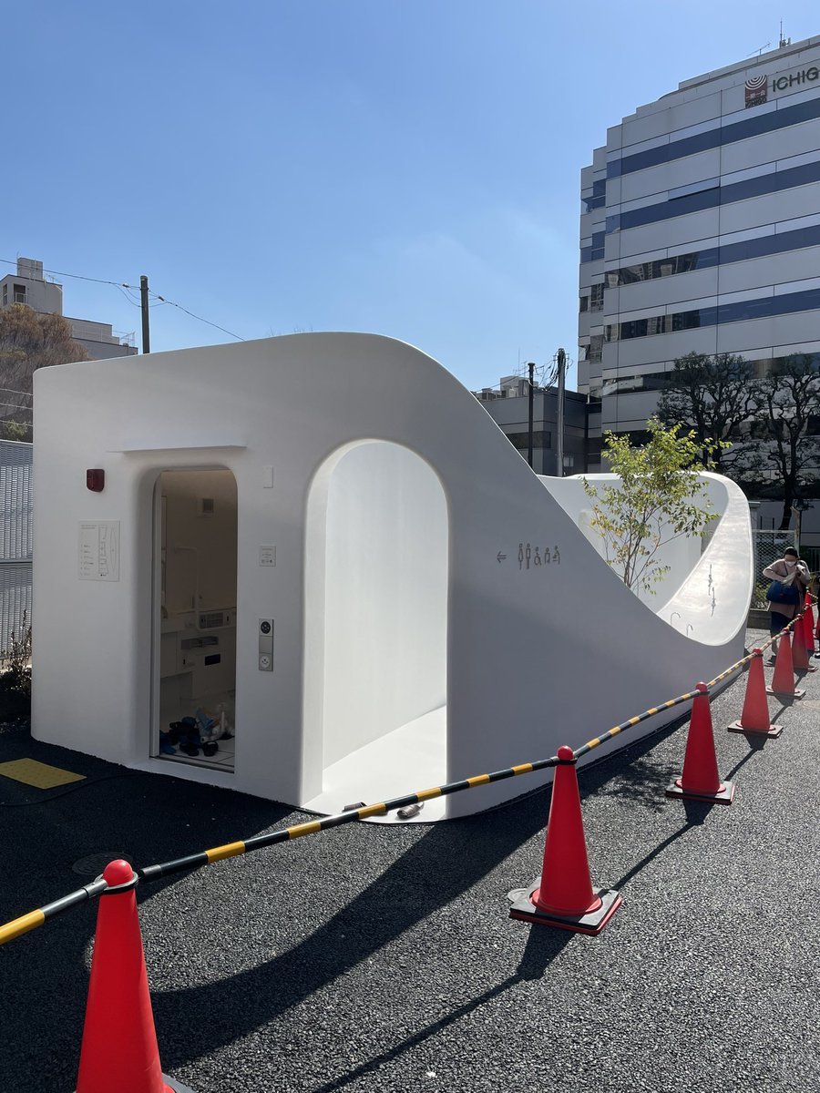 puclubjapan's tweet image. Spotted today,  a new facility in Hatsudai, Shibuya.  Part of the @thetokyotoilet project of innovative public lavatories designed by well known international architects in Shibuya Ward, Tokyo. 👀 #urbansolutions ##THETOKYOTOILET (Cc:ed @chukwuemeka_cv)