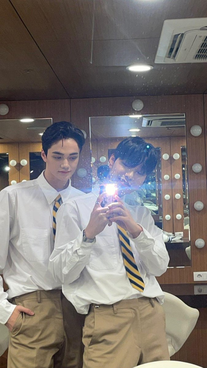 fantasyboys_'s tweet image. 범준이형과 같이 셀카를 찍었어요 아직 많이 친하진 않지만 범준이형은 진짜 착한사람 같아요! 저와 범준이형 둘 다 투표 부탁해요!

#소년판타지 #FANTASYBOYS 
#복대니얼 #DANIELHYUNOOLACHAPELLE