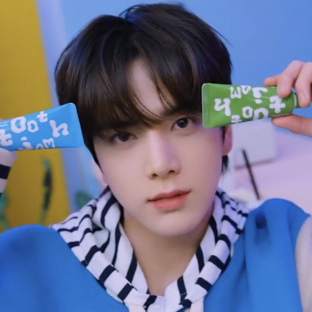67 on Twitter "younghoon invented the color BLUE"