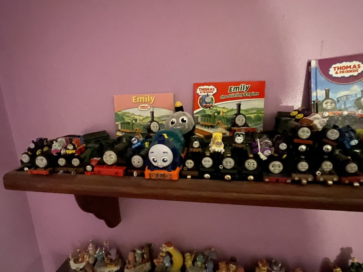 InstaChelsea92's tweet photo. My Emily ‘shrine’.😂 I found a good place to put them while cleaning my room.💚💚💚
#ThomasTheTankEngine #emily #emilythestirlingengine https://t.co/zzQQiYTa5Z