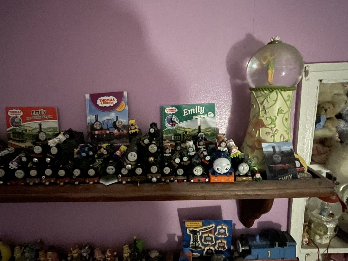 InstaChelsea92's tweet photo. My Emily ‘shrine’.😂 I found a good place to put them while cleaning my room.💚💚💚
#ThomasTheTankEngine #emily #emilythestirlingengine https://t.co/zzQQiYTa5Z