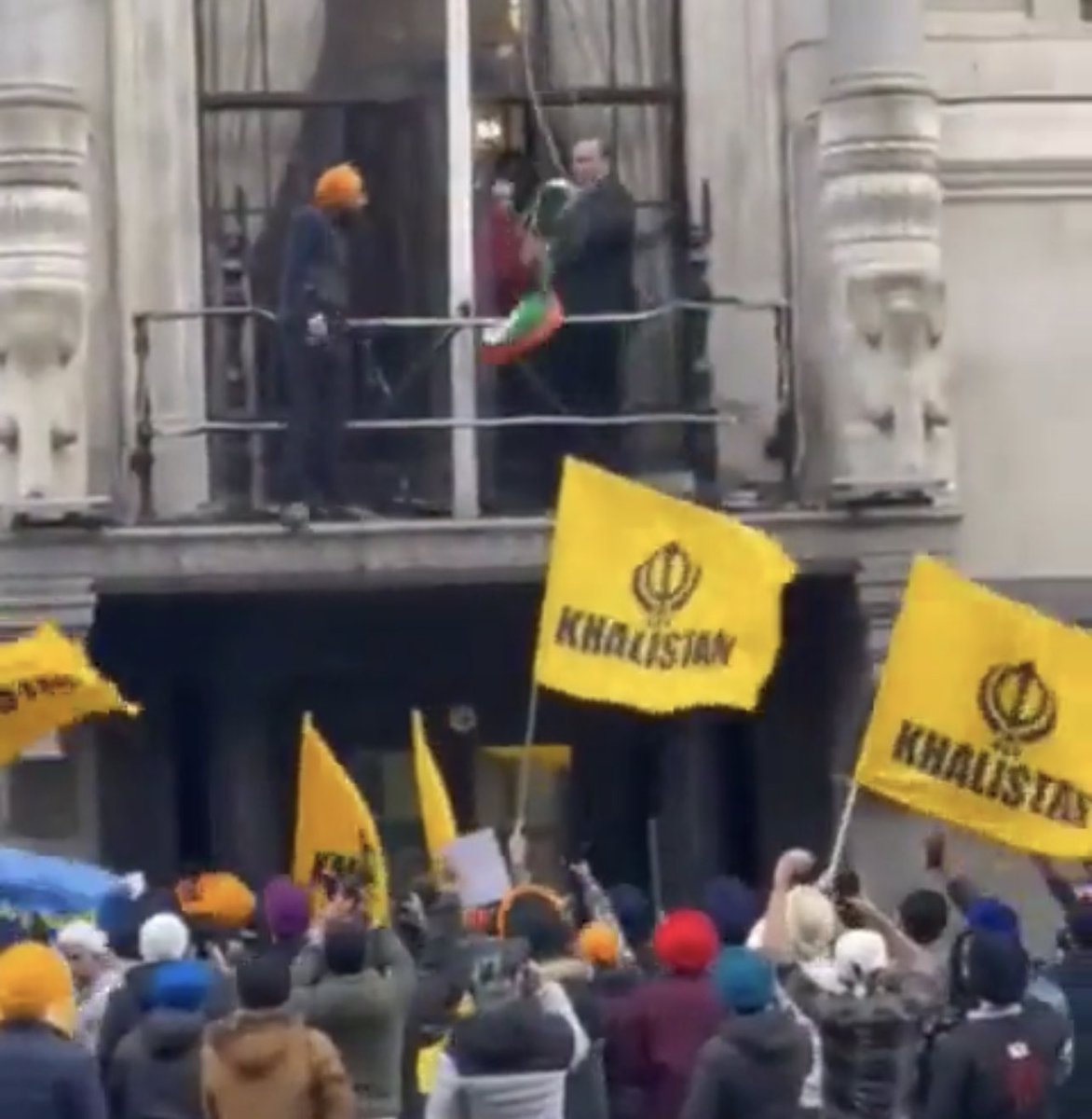 ShivAroor's tweet image. Let’s be clear. The UK has entirely FAILED in its duty to provide security to the Indian Embassy (can we stop this ‘High Commission’ bullshit?) in London. These thugs could have been carrying bombs. This is an attack on Indian sovereignty, and the UK failed to stop it. Period.