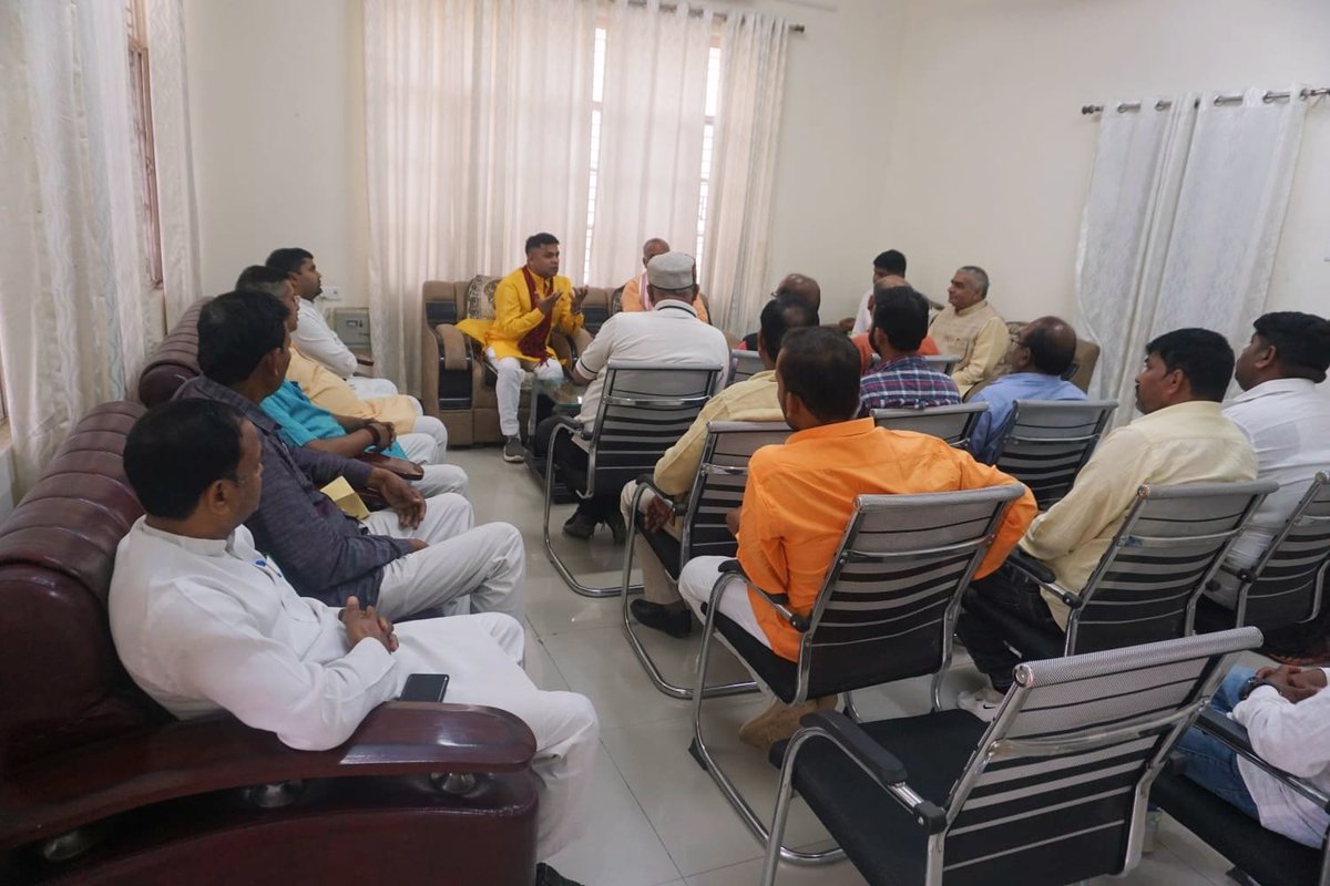 MrYaduvansh's tweet photo. आज प्रातः प्रभार जनपद महराजगंज में जिलाध्यक्ष श्री @RavidasPardeshi जी के साथ बूथ सशक्तिकरण अभियान और नगर पालिका चुनाव से सम्बंधित कार्यकर्ताओं की बैठक को सम्बोधित किया।
@Bhupendraupbjp @idharampalsingh https://t.co/CdhF2kbChk