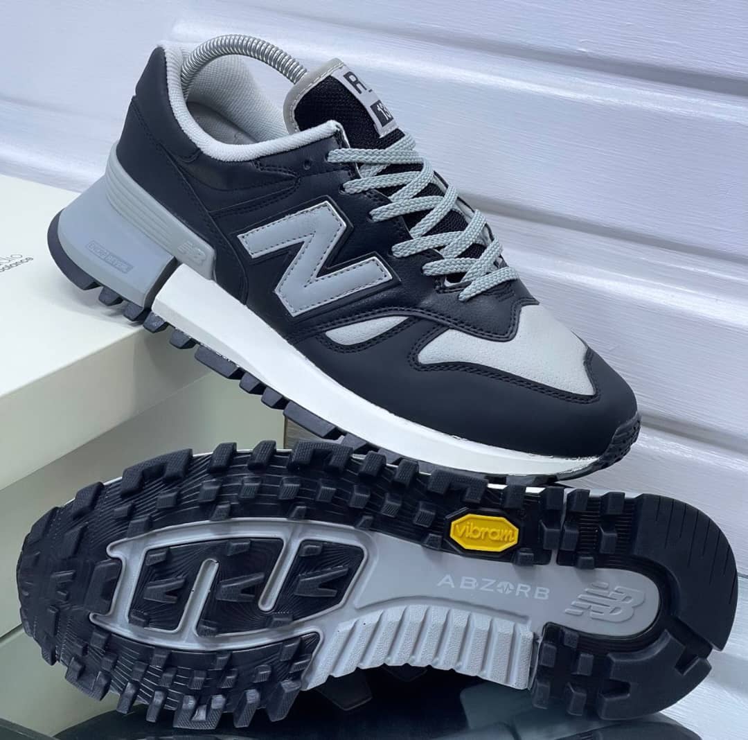 HOGCOLLECTIONS's tweet photo. NEW BALANCE 1300 SNKS         
Size 40-----45
PRICE - 32,000naira
Nationwide delivery. Send a dm to place your order or text https://t.co/FDXWuRpX1D on whatsapp https://t.co/2t1ygIPRzT