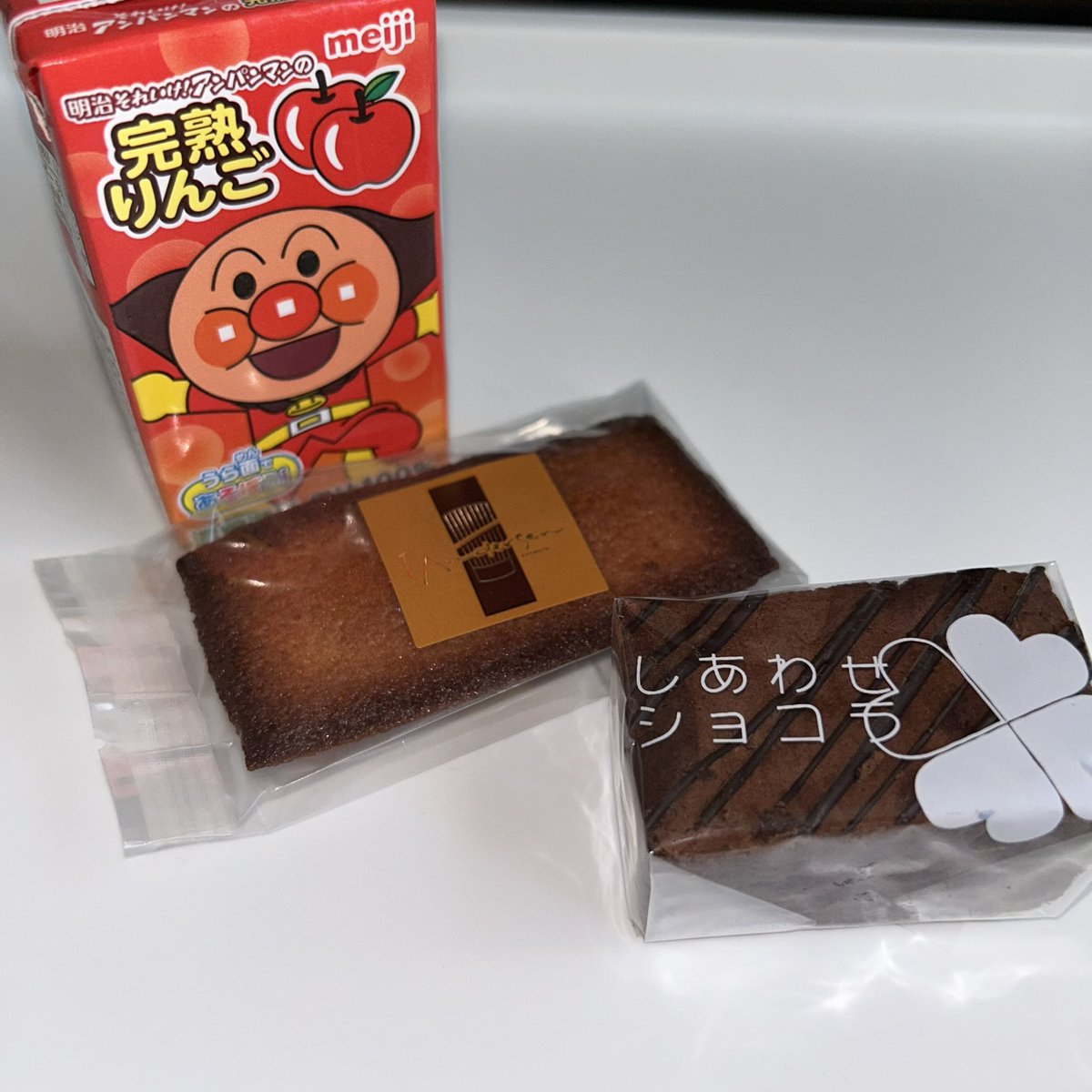 cha__man's tweet photo. おやつタイム🥧 https://t.co/YMRmY4i9Hw