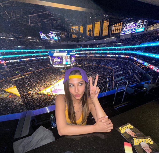 Lakers won tonight! thank u @VIXEN for taking us Vixen girlies !! 💜💛 https://t.co/poYIyASHFv<a class="tags" href="/tag/vixen">@vixen</a><a href="/tag/lotlizard"class="tags"><span>#lotlizard</span></a>