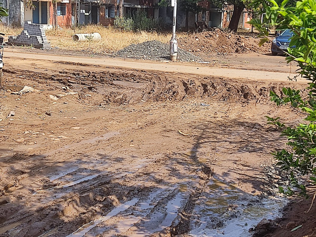 DevangPatel1907's tweet photo. For many months we have been facing this problem regarding road destruction in the name development.
We have complained many times to the ward representative and Municipal Corporation of Gandhinagar. But no necessary steps are taken yet. 
So please do some necessary steps.. https://t.co/bG4KzQna1s