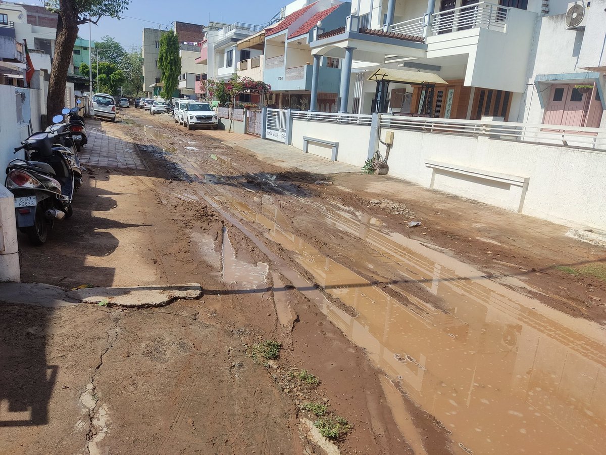 DevangPatel1907's tweet photo. For many months we have been facing this problem regarding road destruction in the name development.
We have complained many times to the ward representative and Municipal Corporation of Gandhinagar. But no necessary steps are taken yet. 
So please do some necessary steps.. https://t.co/bG4KzQna1s