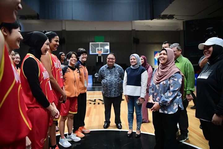 FilemKita's tweet photo. Update:

Penggambaran filem sukan, "Padu" selesai Jan-Mac 2023.

Lakonan Fify Azmi, Jojo Goh, Melissa Campbell, Lia Natalia, Thanuja Ananthan, Mei Fen Lim, Umie Aida, Susan Lankester, Fikree Bakar &amp; lain2.

Terbitan Global Station &amp; Primeworks Studios.

#FilemPadu
#PaduTheMovie https://t.co/pMhflO7Q8q