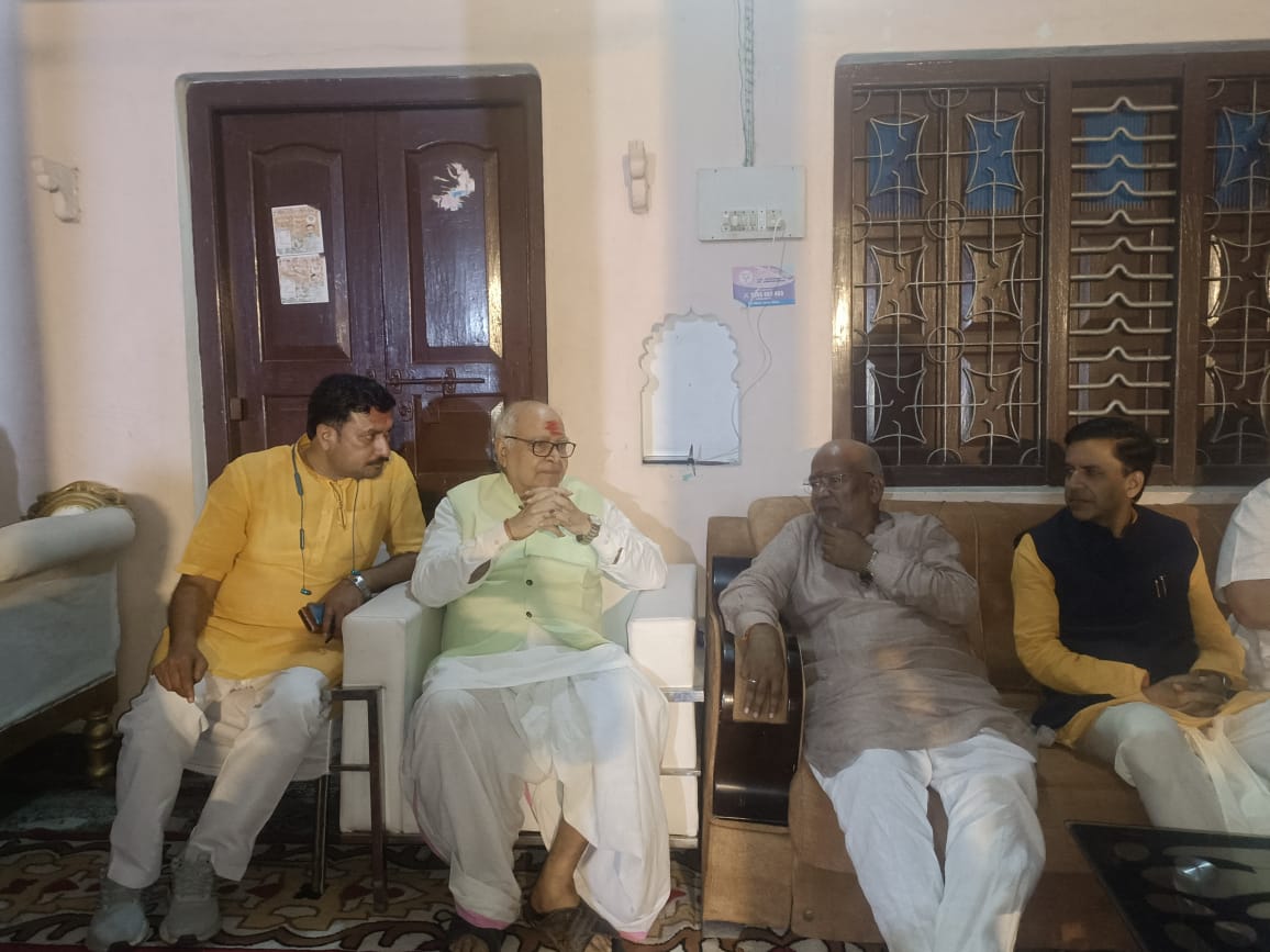 उत्तर प्रदेश सरकार में मा. मंत्री श्री स्वतंत्रदेव सिंह जी की माता जी के दुखद निधन की सूचना पर उनके मिर्ज़ापुर स्थित पैतृक गांव ओढ़ी पहुंच कर शोक व्यक्त किया।