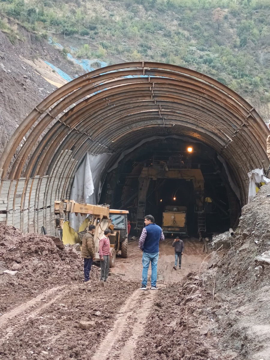 JnKFact's tweet photo. #Peerah-#Chanderkote Tunnel on #Jammu-#Srinagar National Highway (924m T1), known as Kunfer, is no lesser 'Bypass Surgery'! PQC works nearing completion; cut and cover lining in progress; laying of GSB inside & outside tube portals. Undeterred by rains.
DeadlineMar31. @JnKFact https://t.co/K2bjC9LF27
