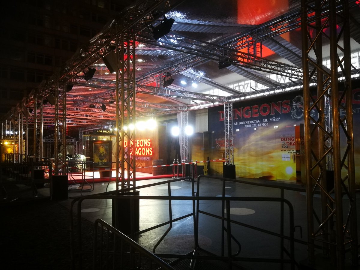 SunnyAuthoress's tweet photo. Dungeons and Dragons new movie.  Today special screening with the main cast in Berlin Germany.  First preparations in the night #DungeonsAndDragonsMovie #dungeonsanddragons #Dungeon  #Dragons https://t.co/3qB8PcXpv4