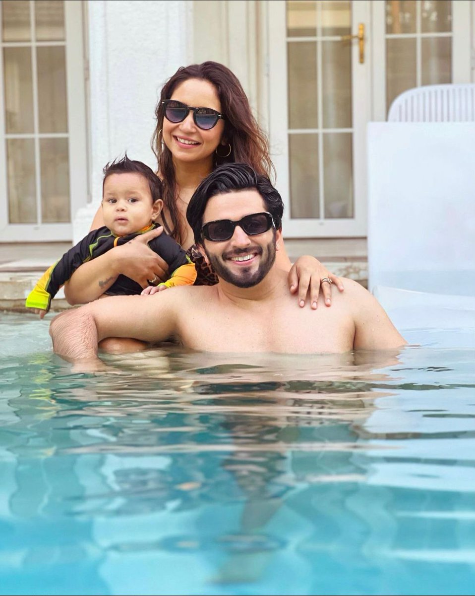 PeepingMoon's tweet photo. Monday chilling scenes❤️ Ft. Dhoopar's 

#dheerajdhoopar #vinnyaroradhoopar @DheerajDhoopar https://t.co/8CfrNxX7XT