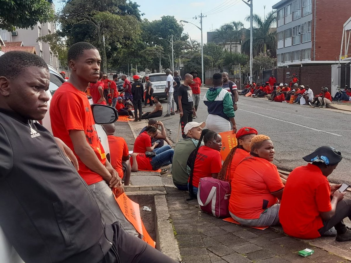 Befilabweb's tweet photo. #NationalShutDown - EFF members are slowly gathering outside their offices in Glenwood in Durban while the national shutdown is yet to fully get off the ground. Picture: Bongani Mbatha/African News Agency (ANA) @IOL https://t.co/N9UEr0stHD