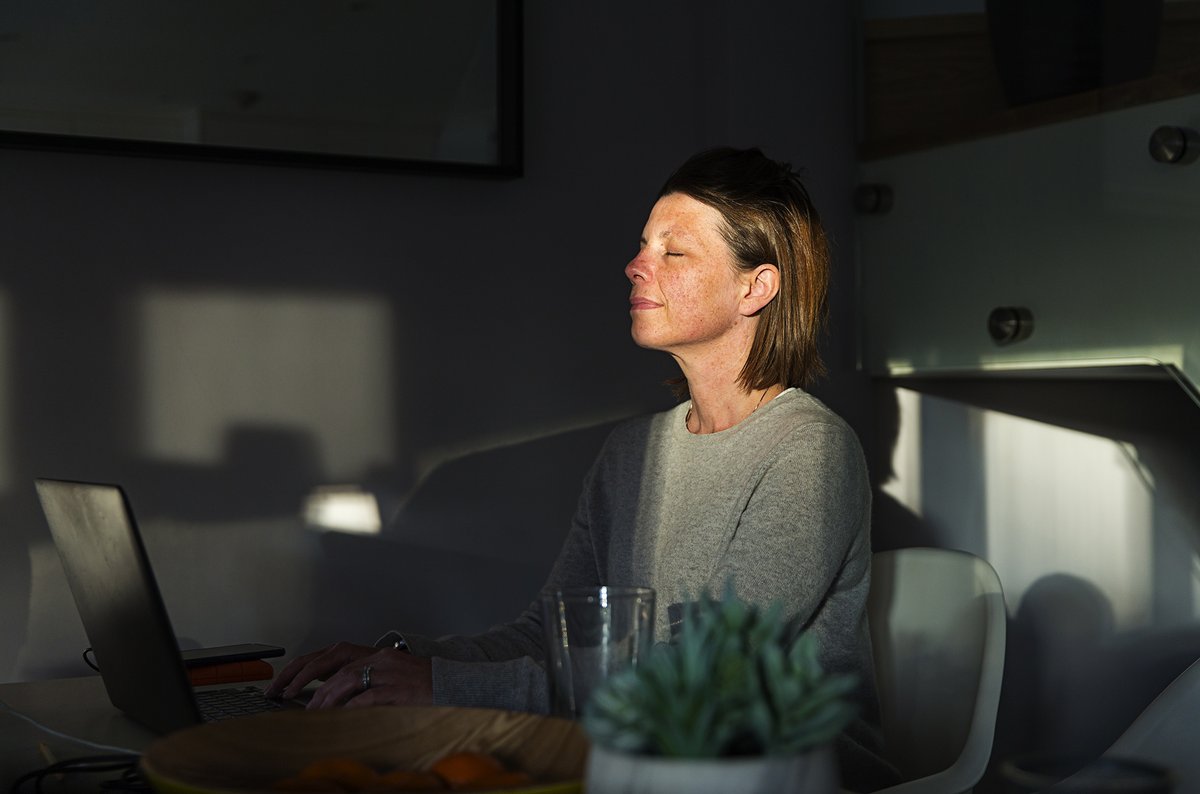 Tämän viikon OLLAPPA-hankkeen haaste on erittäin helppo toteuttaa. Kokeile heti ja kerro, miltä tuntui.

Rentoudu työpäivän aikana: sulje silmäsi, hengitä rauhassa sisään ja ulos.

Rentoa työviikkoa!

ttl.fi/ollappa
<a href="/tyoterveys/">Työterveyslaitos</a> <a href="/Pohde_fi/">Pohjois-Pohjanmaan hyvinvointialue</a> #OLLAPPA #sote #palautuminen