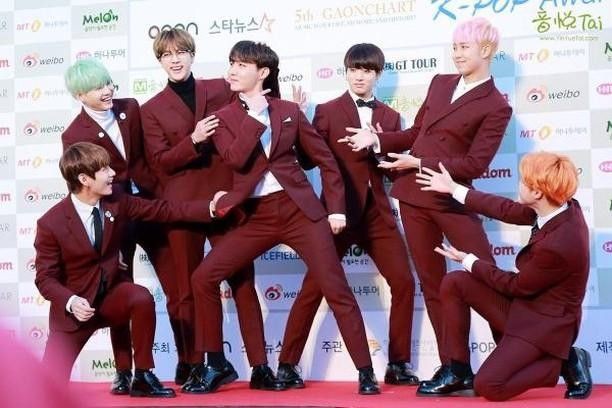 innkabtsbff's tweet photo. I am voting #BTSArmy for #BestFanArmy at the #iHeartAwards! 🏆 https://t.co/gJWWghIPYq