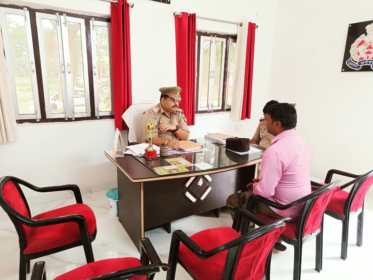 PKaptanganj's tweet photo. @PKaptanganj 
आज दिनांक20/03/2023 को थाना कप्तानगंज जनपद बस्ती में थाना अध्यक्ष महोदय द्वारा जन सुनवाई करते हुए। 
@bastipolice , @digbasti , @Uppolice , @PKaptanganj https://t.co/Lx4EZYaVEu