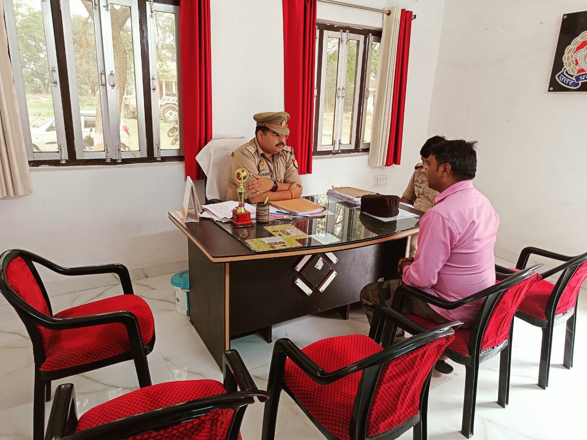 PKaptanganj's tweet photo. @PKaptanganj 
आज दिनांक20/03/2023 को थाना कप्तानगंज जनपद बस्ती में थाना अध्यक्ष महोदय द्वारा जन सुनवाई करते हुए। 
@bastipolice , @digbasti , @Uppolice , @PKaptanganj https://t.co/Lx4EZYaVEu