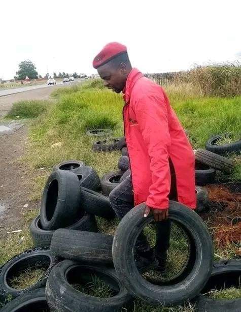 MelloSelective's tweet photo. @Julius_S_Malema Ulaphi asikuboni sesiqalile https://t.co/4JFRTilPW3