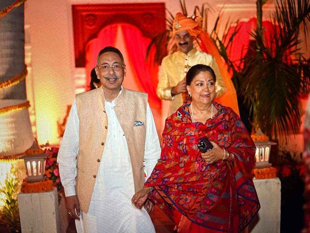 Bharat_Aleepur's tweet photo. राजे-महाराजे
@VasundharaBJP @BharatpurOne https://t.co/9wm9GxUvy4