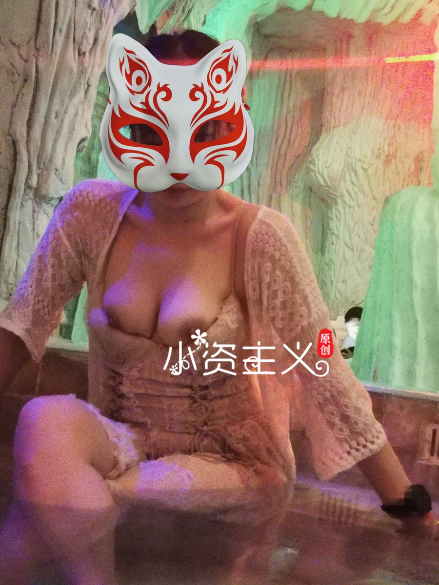 xiaozizhuyi's tweet photo. 水太热了，露出来凉快一下 https://t.co/oJKckPXPB7