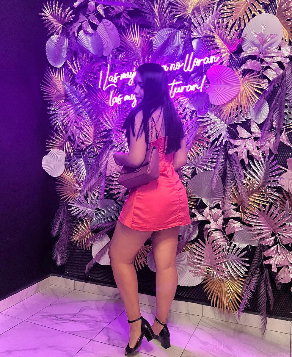 VFervillalobos's tweet photo. Linda noche les desea su #putafavorita  me encanta beber gratis solo por ser el espectáculo principal. ¿Que me harían si una noche me encuentran así ? #NocheDePrimavera #nochedechicas  #nochedeputas #antro #putiniña #putivestido https://t.co/HGCbz4Ki6t