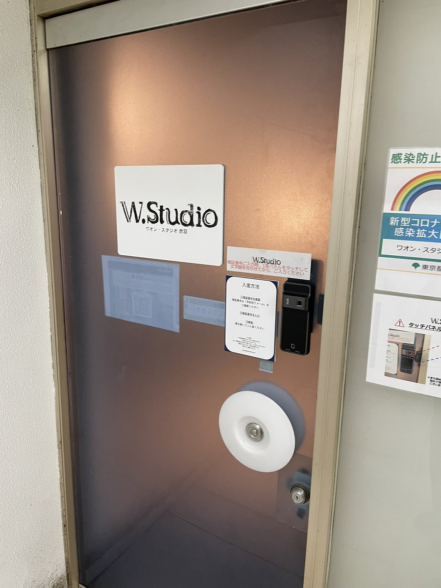 ta9811084ma's tweet photo. 生まれて初めて自分でスタジオ借りて楽器吹いてきた!
約10年ぶりだったけど音は出た。
現役時代も分かってけど、下手だったんだなぁって改めて思えた。
その頃に何一つ基礎ができてなかったのでチューニングで1時間使っちゃった。
でも楽しかった!久々に!
#ワオンスタジオ赤羽
#WStudio https://t.co/hsI4Z94wFd