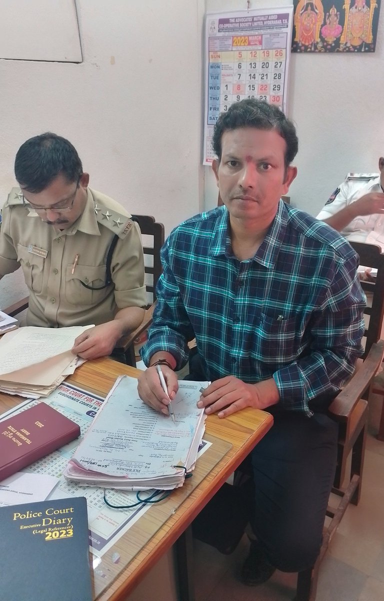 RMaachana's tweet photo. #Bandobasth by #Taskforce #cops
&amp;
Briefing to #Police how to face case
At #Nampally #Criminal court
#Hyderabad. https://t.co/8xLNNKL37Q