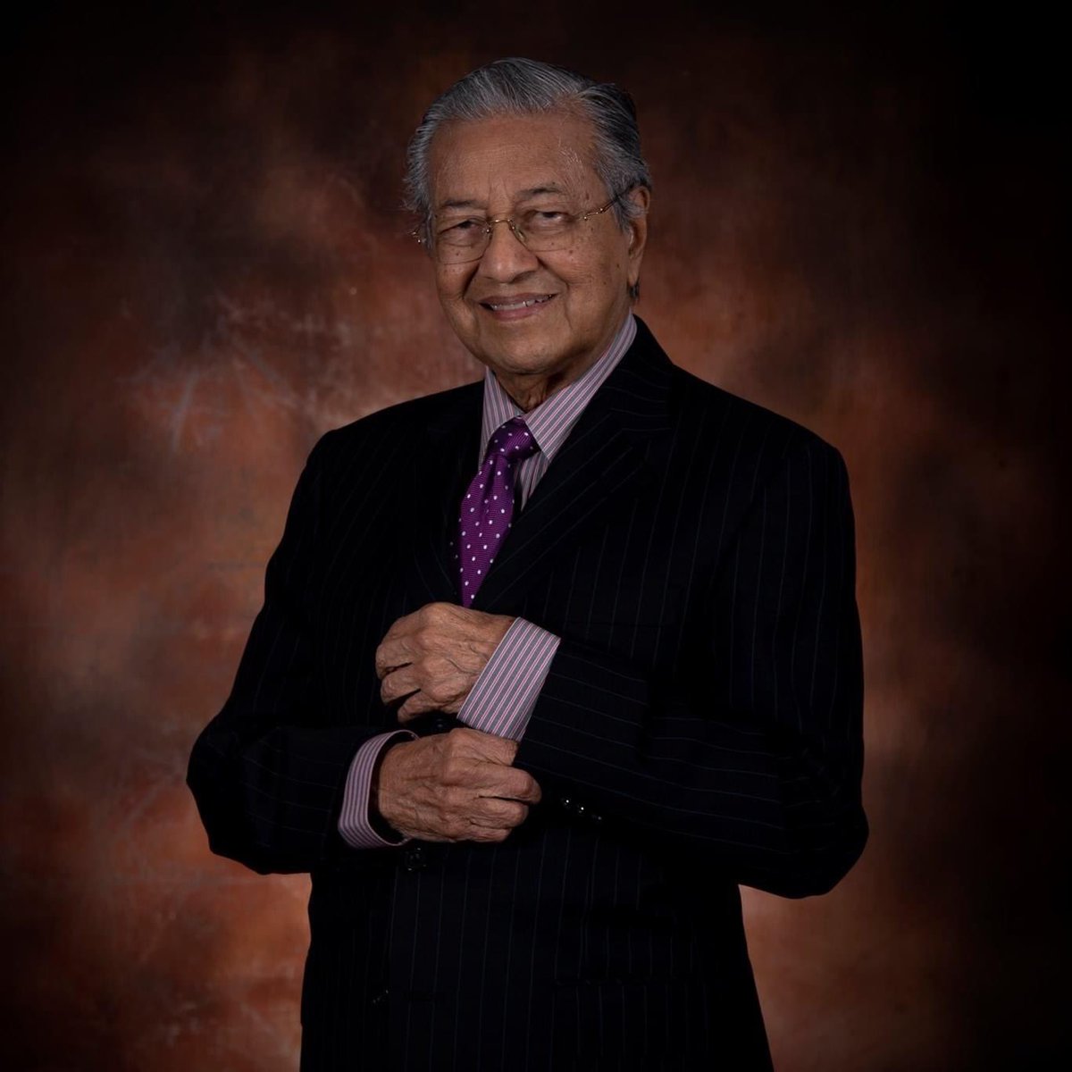 Salim_Iskandar's tweet photo. Koyak betul macai madani berkunyit ngan Tun M ek? Nak ingatkan sikit, masa Tun M jadi PM PH dia tak sembah perasuah utk jadi PM. Dia tewaskan Najib dan menjadi PM dengan bergaya, bila hilang sokongan, dia tak kata nak keluarkan KERIS. Dia letak jawatan!

Itu baru CLASS. https://t.co/YR1JZUloLL