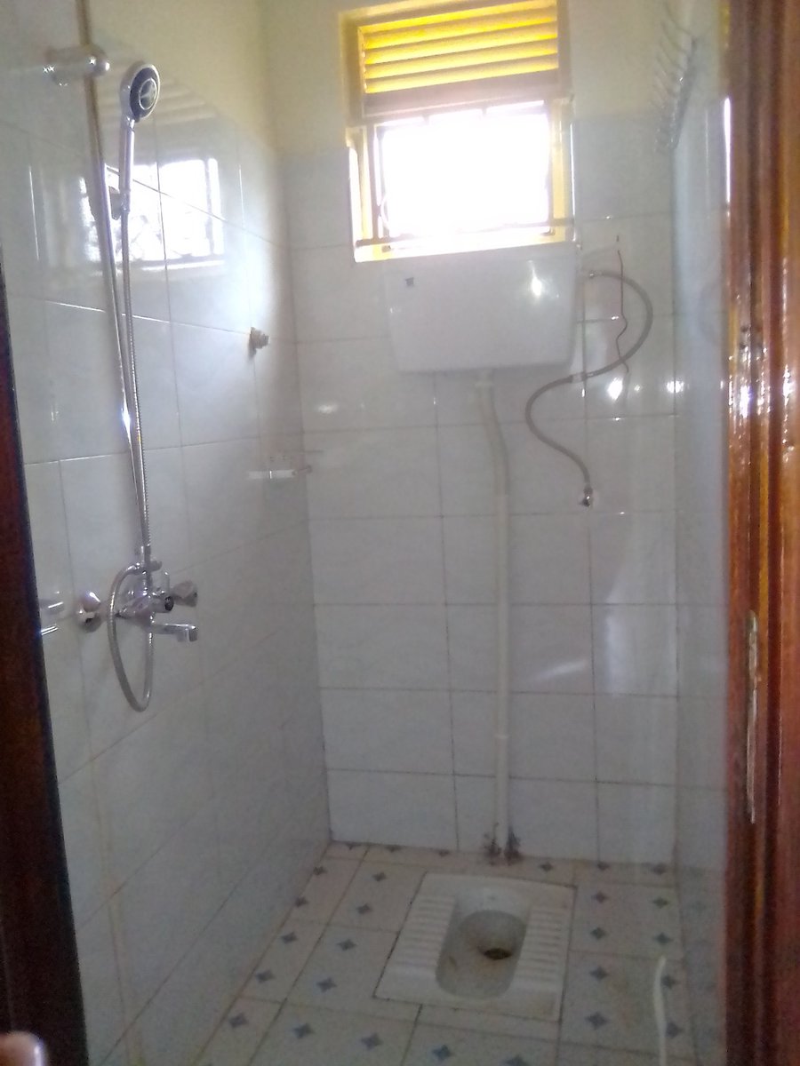 AkramMayumba's tweet photo. In  Kira- Bulindo 

A single bedroom house for rent 
Rent price: 350.000ugx
+256 756411332

#AkramPropertiesUG https://t.co/BGTb7A9Tck