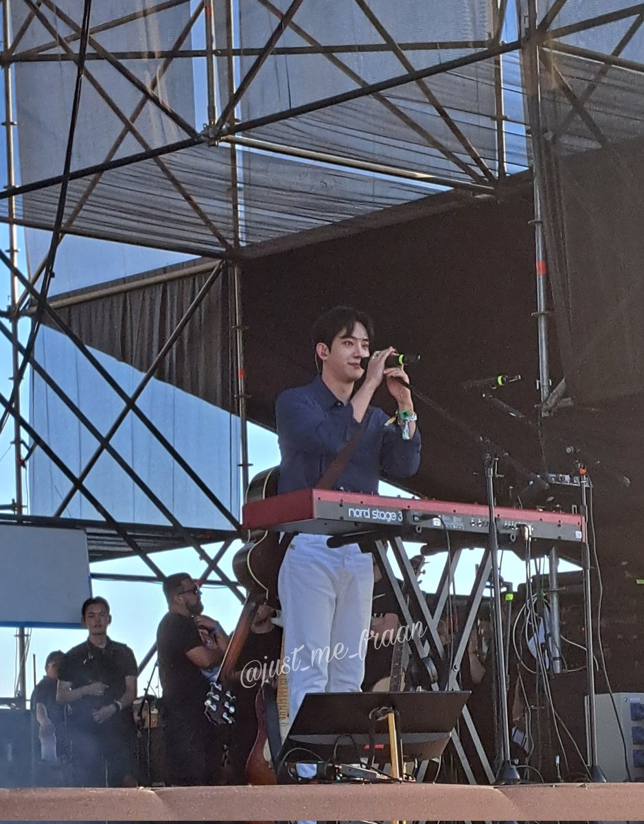 Just_Me_Fraan's tweet photo. La alegría y amor está siempre en su rostro con una sonrisa amable, gracias por existir Dajoon 🌹💕🇨🇱
Joy and love is always on his face with a kind smile, thank you for existing Dajoon 🌹
#therose #theroseinchile @TheRoseChile @parclassic https://t.co/3bLRYO0QGP