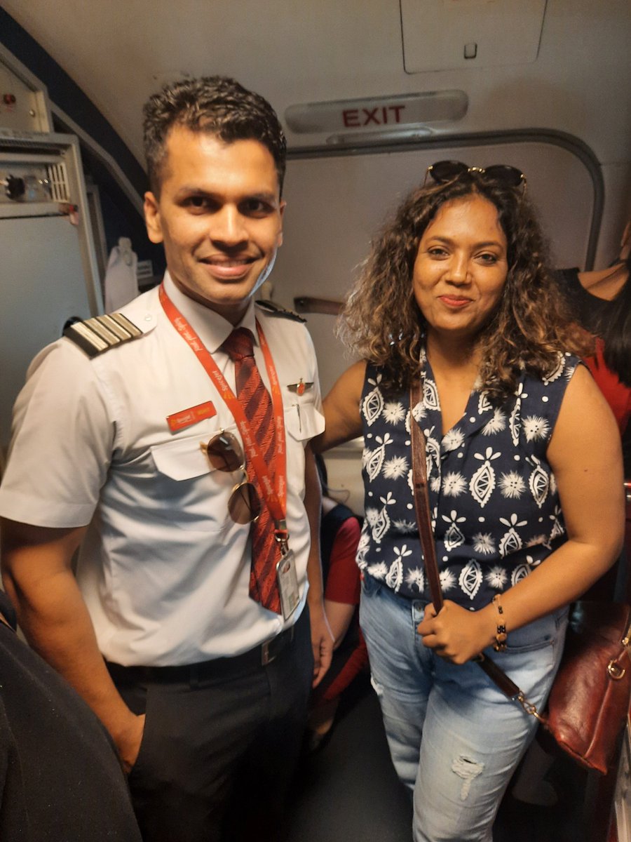 JurnoSuchitra's tweet photo. Look to whom i meet intresting @PoeticPilot_ Mohit Teotia✈️☺️☁️
बादलों से यारी मुस्कान भरी सवारी...

When i was busy to write story during my Delhi to Guwhati visit in @flyspicejet flight all of sudden poetic pilot announcment made my attention to his voice . https://t.co/cFKqw9gviZ