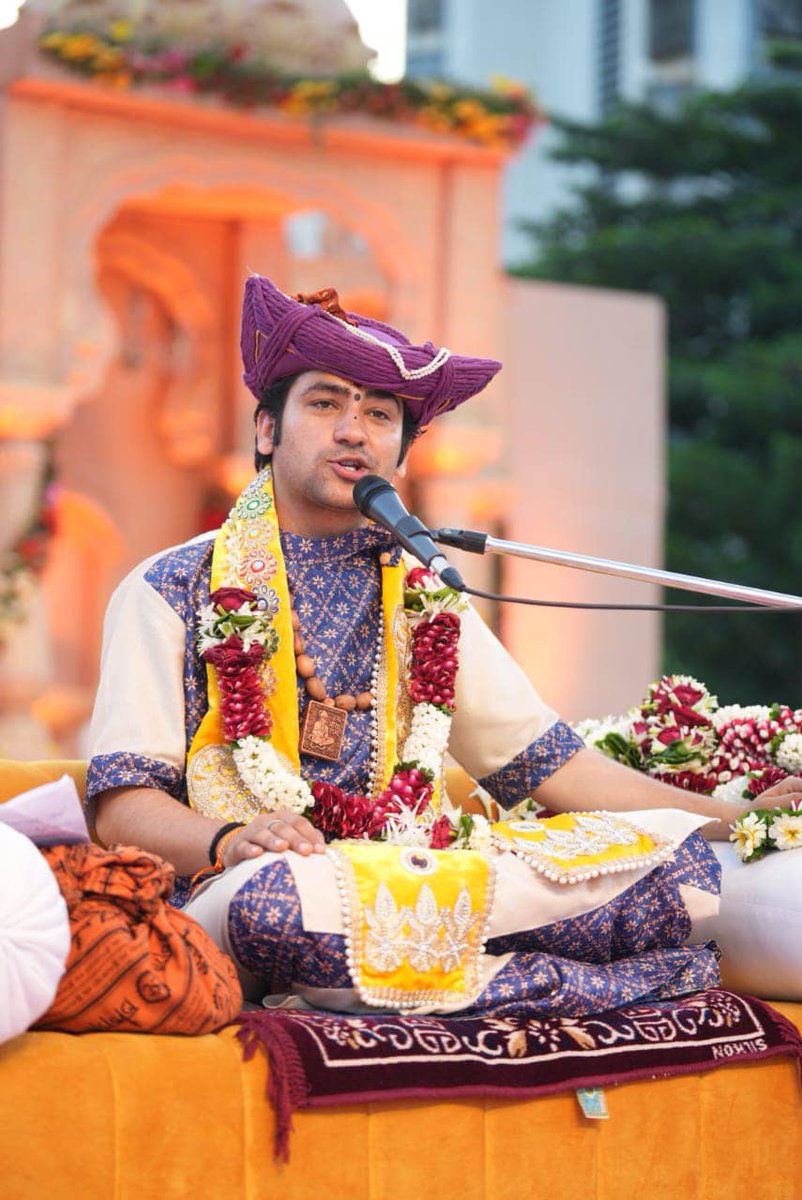 bageshwardham's tweet photo. हमारे सरकार…
मुंबई महाराष्ट्र में…
#BageshwarDhamSarkar 
#bageshwardham https://t.co/AjKz1SHocl