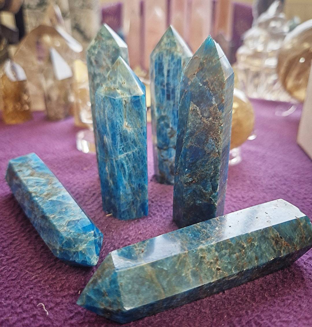 Apatite helps with regeneration of thoughts, ideas &amp; creativity. It helps aloofness, negativity, intellect &amp; is good for any type of ending. It's also good for healers, teachers, &amp; communicators. It clears mental confusion &amp; can help with appetite suppression if worn or carried!
