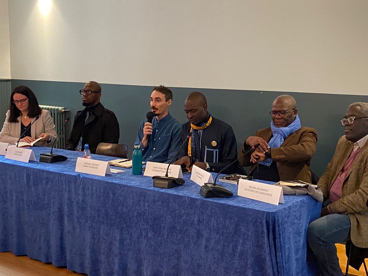 raphthierry's tweet photo. Back from @salondulivreaf2. To be clear: it's the very 1st time so many African publishers gathered in a single place in France. Stunning. Hat off! I was very lucky to conduct a panel on media &amp; African literature with @LaReus @CEboule @sansyk @Alhassanesoua10 &amp; Virginie Brinker https://t.co/IYBeYozceN