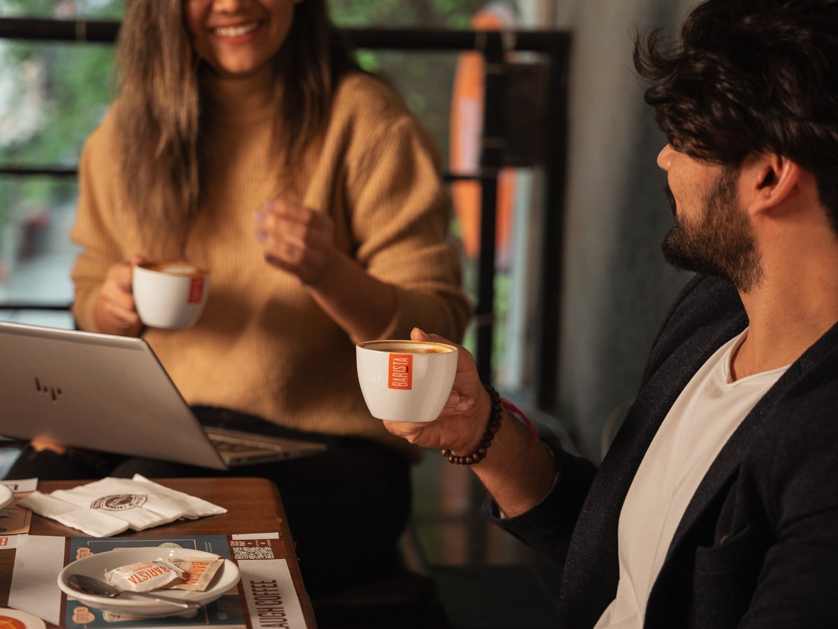 BaristaBrews's tweet photo. Rise and grind, its #Monday! 💪🏼

Grab a #colleague and head to a #cafe near you to fuel up with a freshly brewed #Cappuccino.

#MondayMotivation #WorkMode #Cafe #Coffee #Cappuccino https://t.co/6Atk97kZ0I