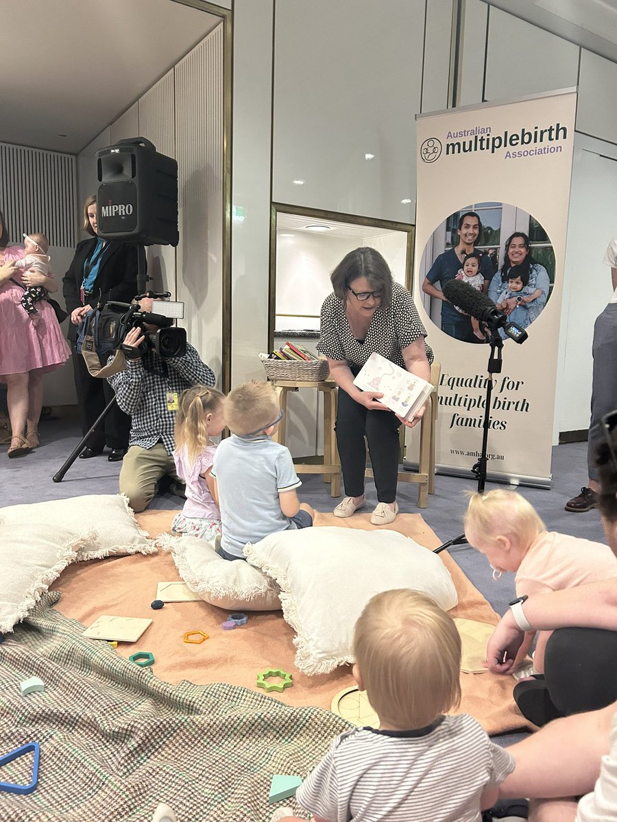 georgiedent's tweet photo. Allow me to introduce @silje_ac director of @MultipleBirths Last year when her TRIPLETS were 7 months old, she imagined hosting an event at Parliament House to shine a light on the support families with multiples need. Today she did it! #MultiplesMatter https://t.co/YwqfbBARoD