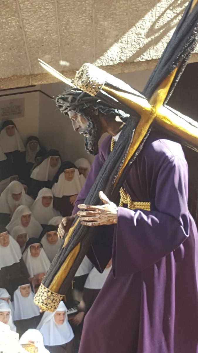 remaloan's tweet photo. Señor Dios, Tú nos iluminas.
Sólo Tú eres mi Dios
y confío en Tí.
Sólo Tú eres mi Dios
y yo Te Alabaré.
#SeñorDeSevilla
#GranPoder23
#SemanaSanta2023
#Cuaresma2023
@HdadGranPoder https://t.co/BDgRtKwWHK