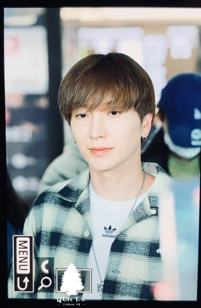 whitetree701's tweet photo. 230320 입국

#이특 #LEETEUK #イトゥク #利特 #슈퍼주니어 #SUPERJUNIOR @special1004 https://t.co/M0smK5KabI
