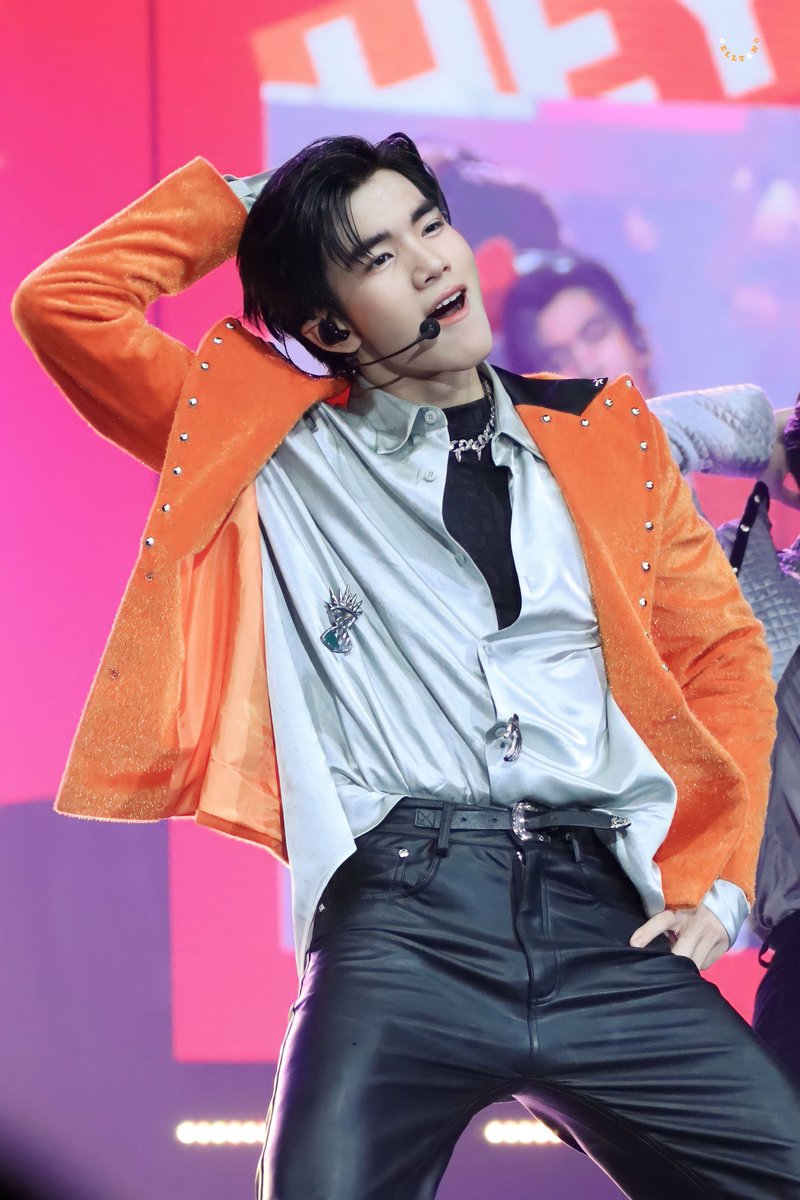 tawattanism's tweet photo. fourth performing stand by หล่อ ; a fancam thread 

[ #MySchoolPresidentOnStageD1 
#MySchoolPresidentOnStageD2 ] https://t.co/666OI5QWI6