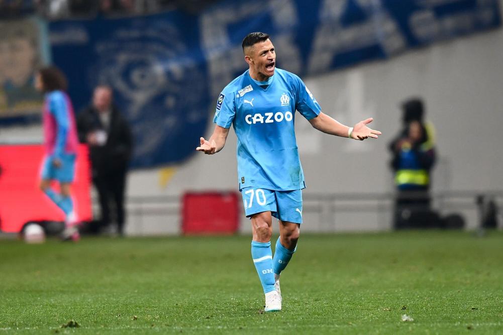 FadadelOM_'s tweet photo. Question : Selon vous, qui est le meilleur tireur de coup franc entre Alexis Sanchez et Malinovskyi ? #TeamOM 

❤️ : Sanchez

🔃 : Malinovskyi https://t.co/le6sdHZl6v