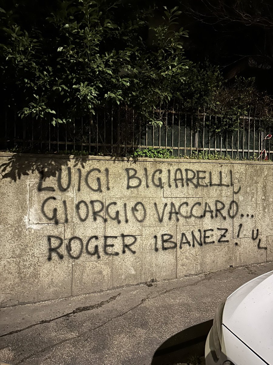 GiGiSSLazio's tweet photo. La spazza Ibanez ovunque noi andiamo,
la spazza Ibanez ovunque noi andiam,
Ovunque noi andiam…
One, two, tre, four.
#LazioRoma #Ibanez #uomoderby https://t.co/Nr4mdOWi6x