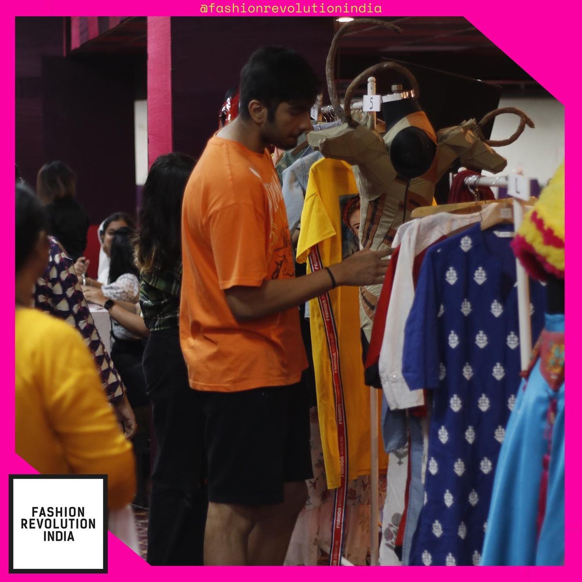 Fash_RevIndia's tweet photo. Last September, Fashion Revolution India collaborated with the student body of ESEDS to create one of India’s Biggest Clothes Swap for Secondhand September.
#secondhandseptember #sustainableseptember #Lovedclotheslast #Haulternative https://t.co/tG4G4sLVSs