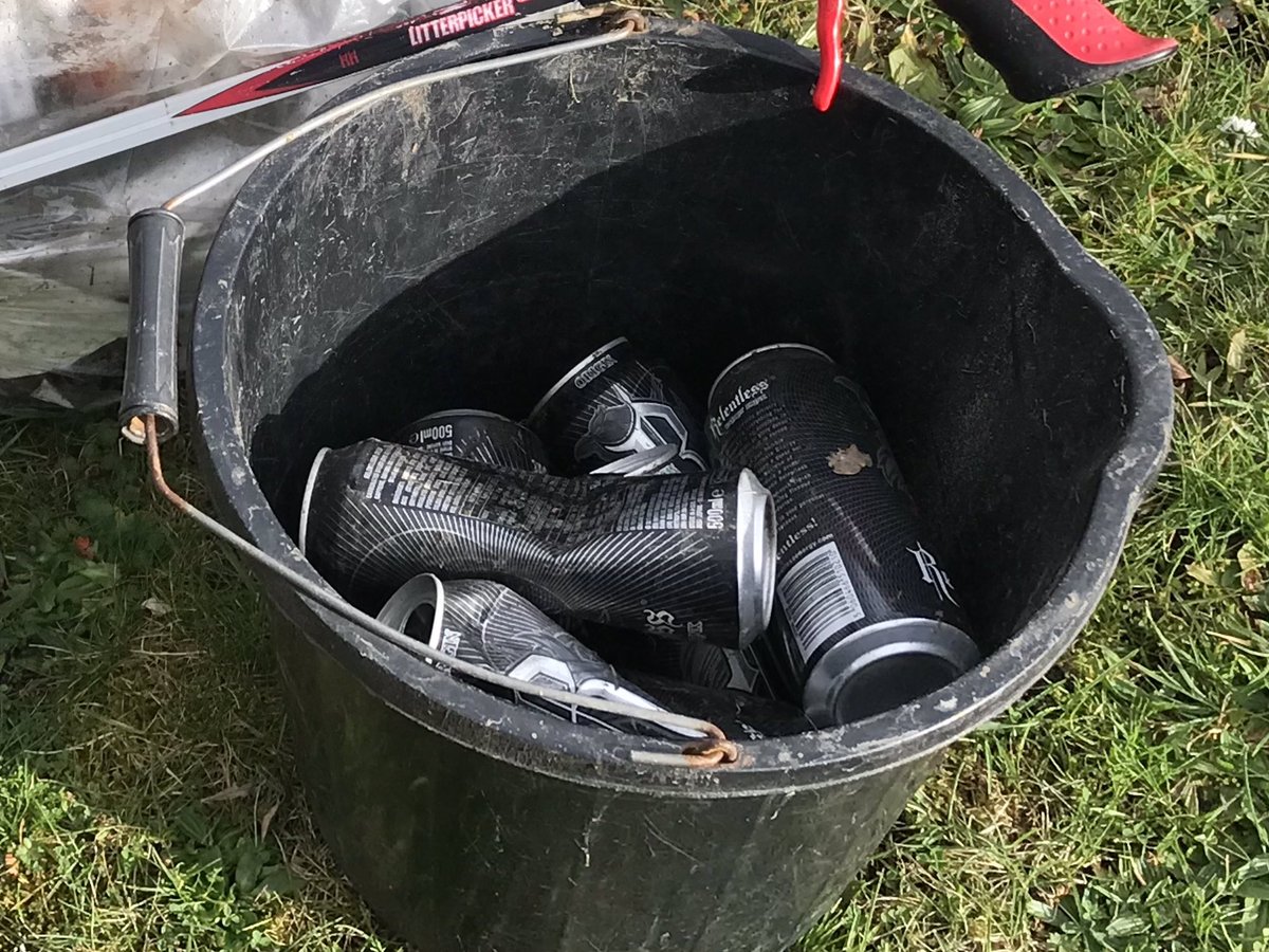 Ridgewaythreads's tweet photo. @relentlessdrink anything you can do to make your drinkers more responsible? Your cans regularly thrown on verge in rural road. Maybe a large warning on can that littering can be fined? #KeepBritainTidy https://t.co/Z59vngJAaY