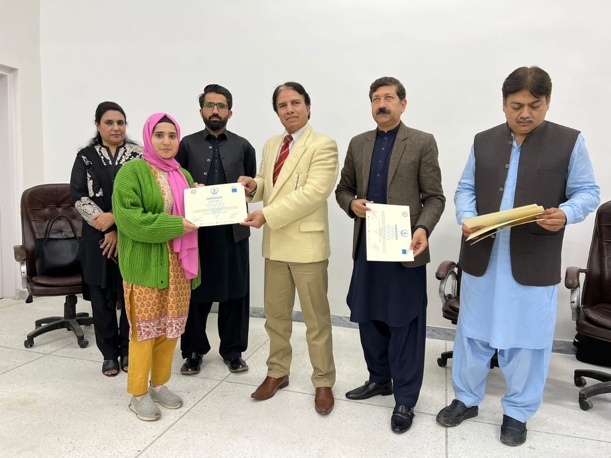 ModelCCI's tweet photo. Dr. Muhammad Khan, Director Academics #IIUI, Dr. Akhlaq Ahmad, Chairperson, Department of Sociology IIUI and Mr. @Lal_Zamaan from @HSF_Pakistan distributed #certificates among the participants.

More pictures of the event at: https://t.co/2UMpYCm70y https://t.co/zVkeMcBSZO
