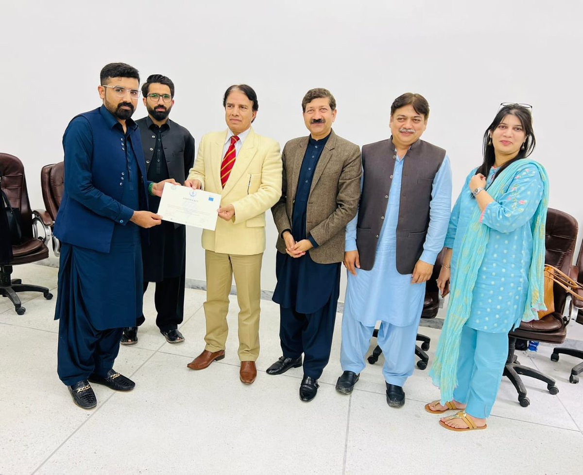 ModelCCI's tweet photo. Dr. Muhammad Khan, Director Academics #IIUI, Dr. Akhlaq Ahmad, Chairperson, Department of Sociology IIUI and Mr. @Lal_Zamaan from @HSF_Pakistan distributed #certificates among the participants.

More pictures of the event at: https://t.co/2UMpYCm70y https://t.co/zVkeMcBSZO