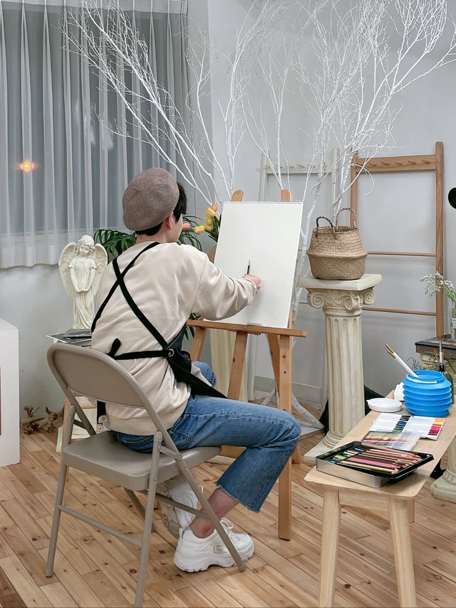 Team_Junghyun's tweet photo. [정현의현장학습] 
Ep. 5 #BehindtheScenes 
#정화백 🧑‍🎨 https://t.co/BqVX2FmFht