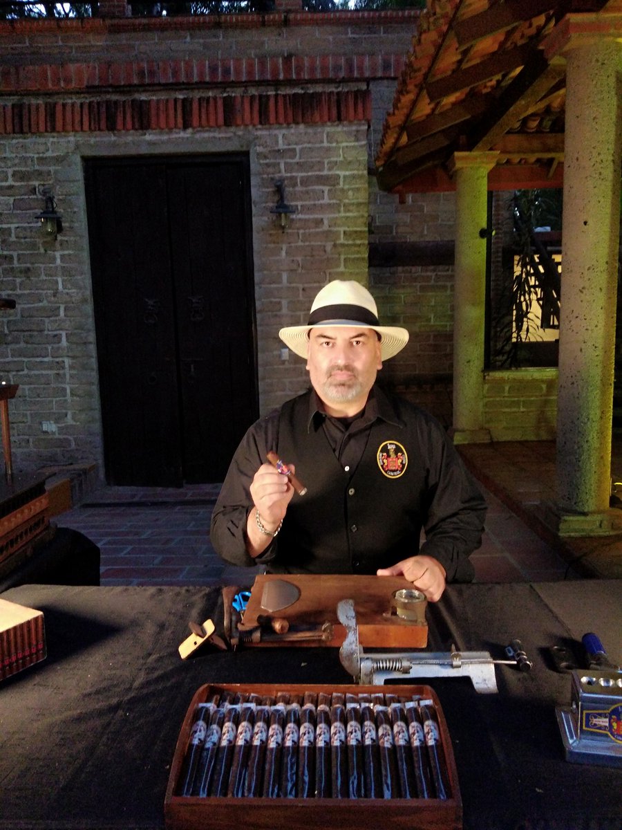 CigarsLara's tweet photo. Cigar roller event always the best! π₯πβοΈ
#laracasarealcigars #weddingplanner #laraeventos #guadalajara #zapopan #PuertoVallarta #tiendadepuros #cigarrollers #guadalajaraguadalajara #purosparaboda #purosparabodas #weddingplanners #brides #weddings https://t.co/2Inpdkw2MG